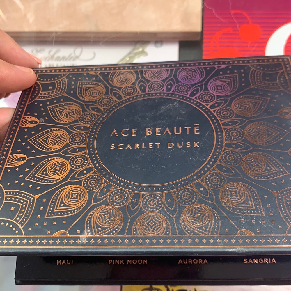 Ace beauty Scarlet dusk pallete